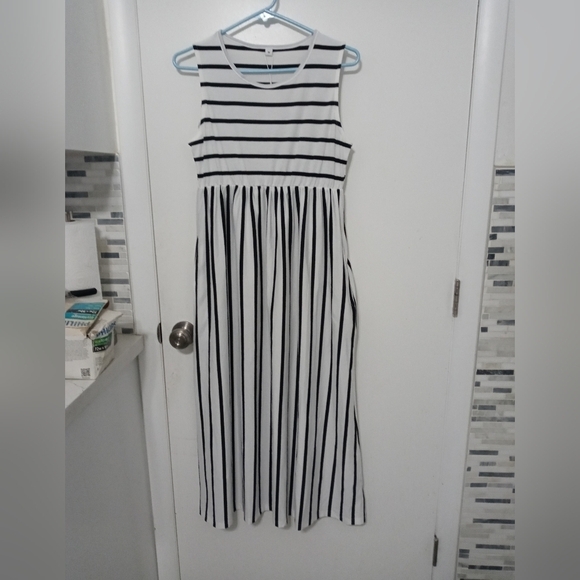 Striped Dresses & Skirts - Black/White contrasting Stripes Longline Summer T shirt Tank Dress w Pockets M